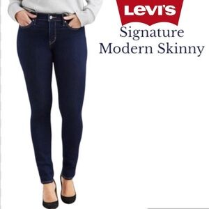 24W Plus Size Levi’s Darkwash Signature Modern Skinny, New Without Tags